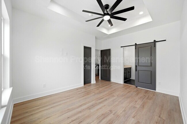Building Photo - 2107 Esther Dr