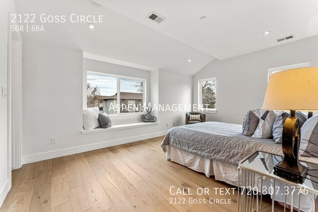 Building Photo - 2122 Goss Cir W