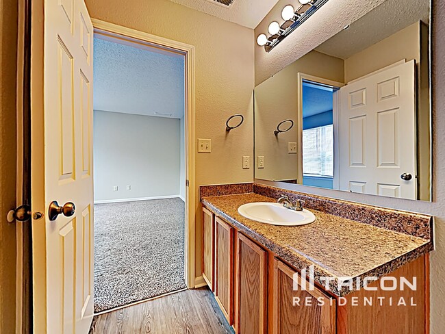 Building Photo - 10436 Apple Creek Dr