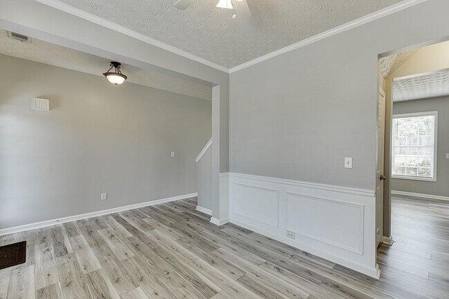 Building Photo - 678 Clairidge Elm Trail SW