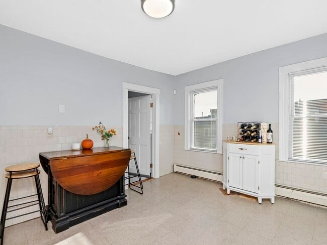 Building Photo - 63 Marshfield St