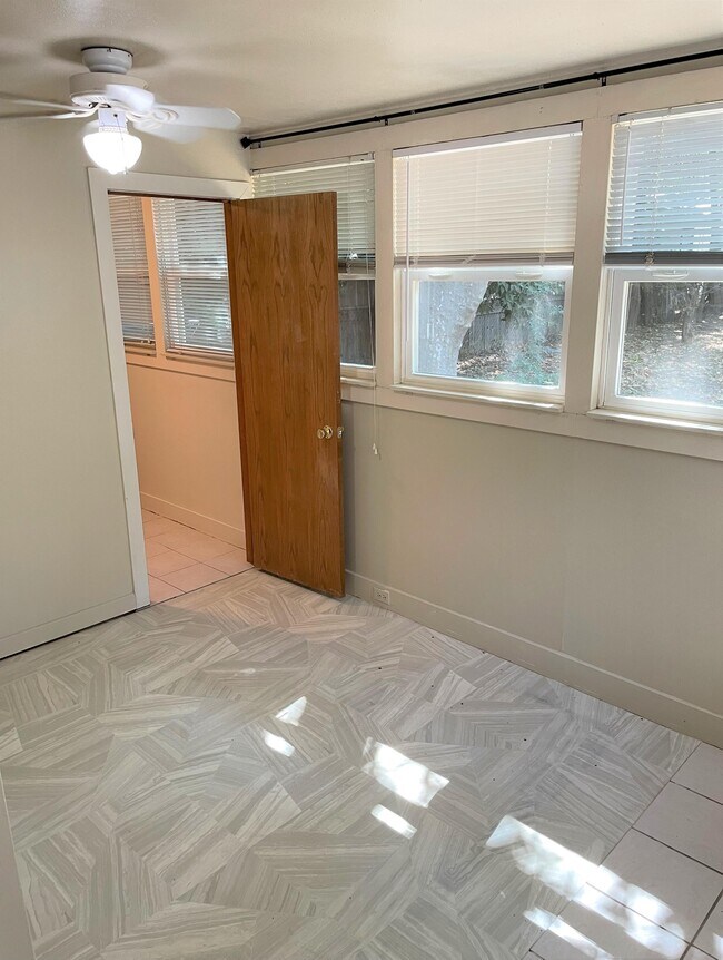 Building Photo - 337 W 1st Ave