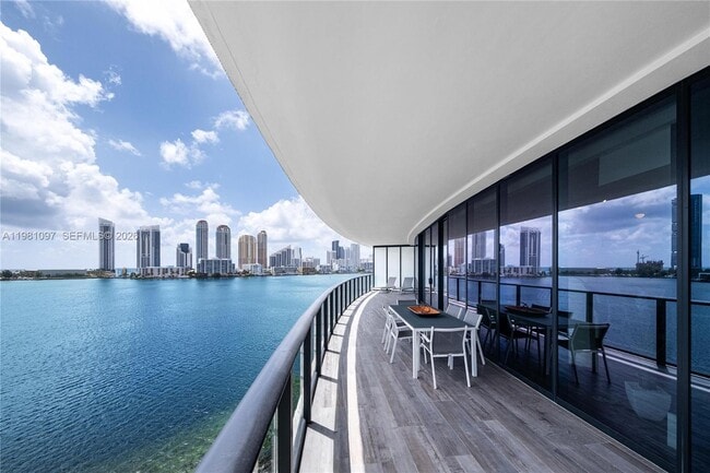 Building Photo - 5500 Island Estates Dr