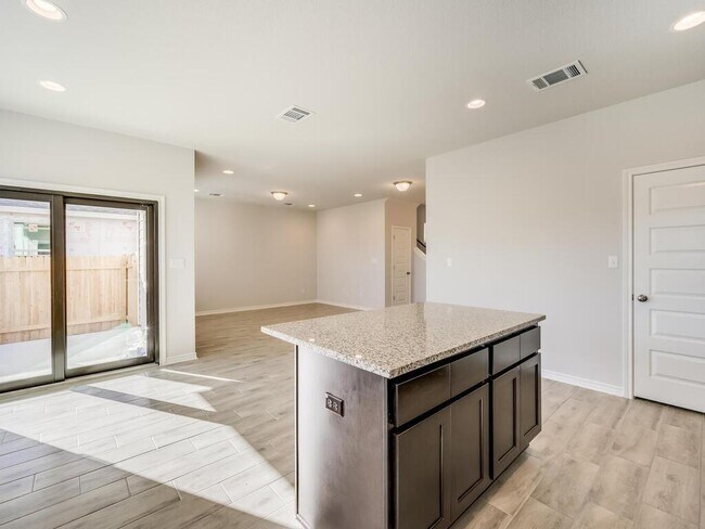 Building Photo - 2117 Pecan Island Dr