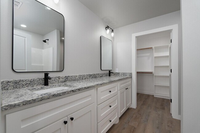 Building Photo - Move-In Ready Gem with No Application Fee!