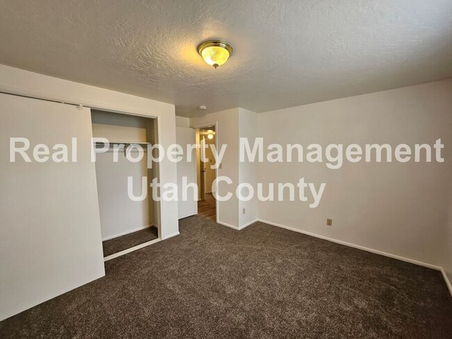 Building Photo - 1148 W 100 N