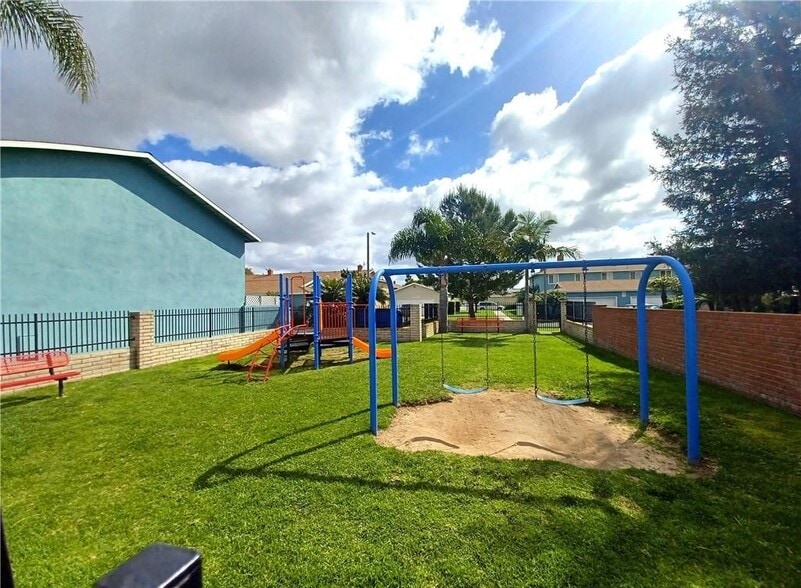 Building Photo - 11820 Gloxinia Ave