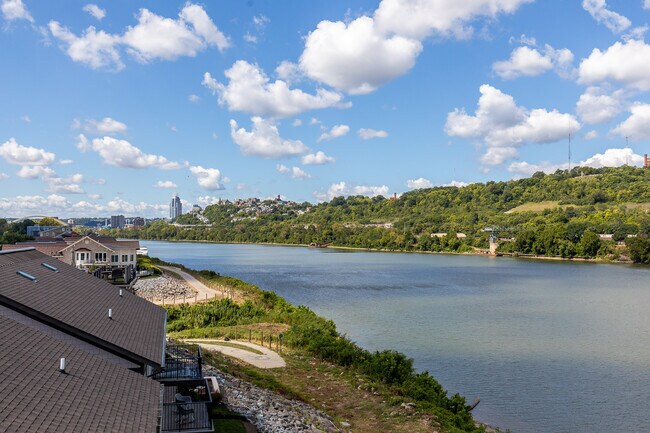 Building Photo - 617 Manhattan Blvd