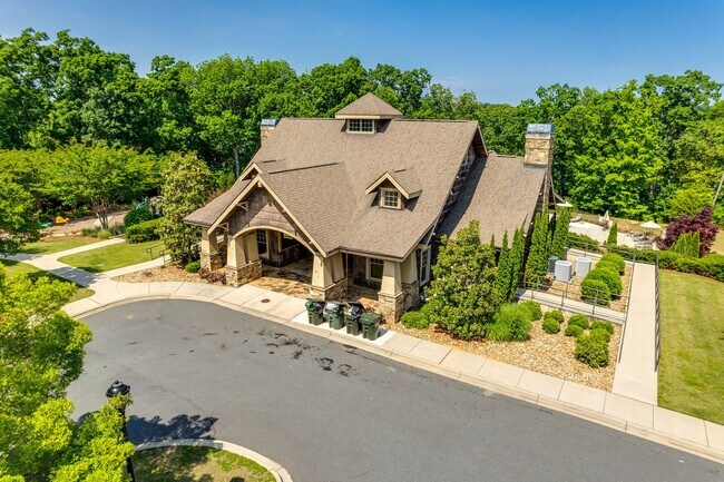 Building Photo - Spectacular 5 Bedrm, 3.5 Bath in the gated...