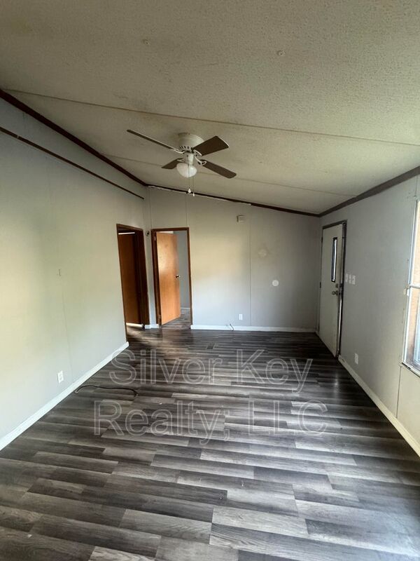 Building Photo - 901 Eastanallee Ave