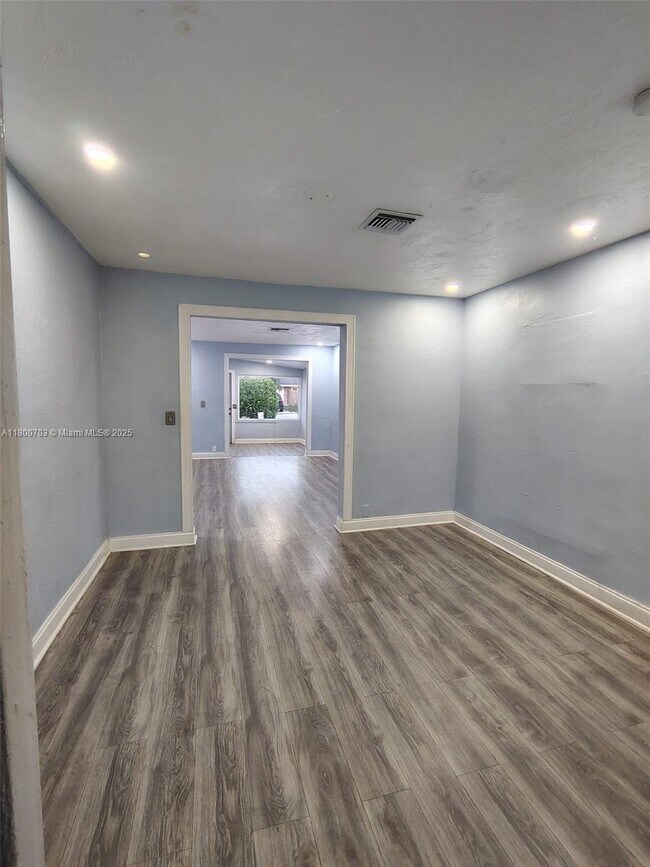Building Photo - 115 Walker Ave