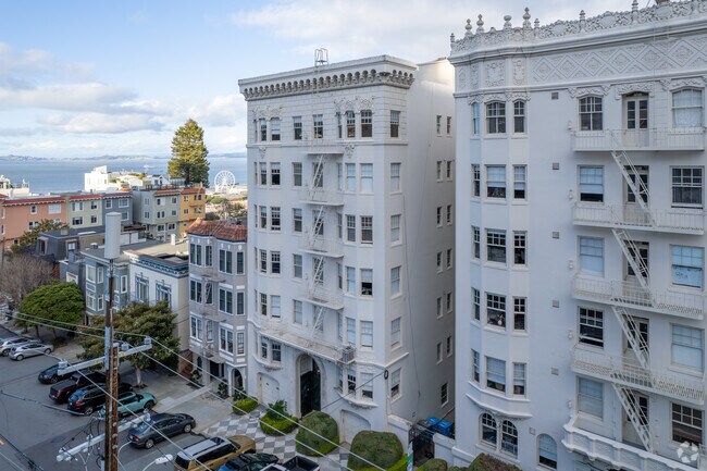 Building Photo - 2222 Leavenworth