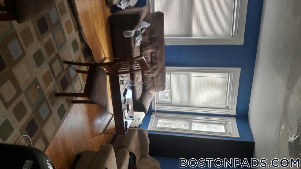 Building Photo - 35 Brookline St