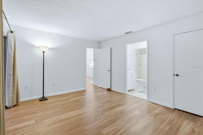 Building Photo - 4819 Village Garden Dr