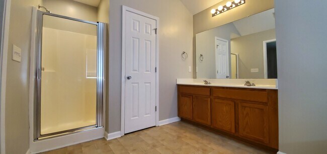 Building Photo - 3 Bedroom Home in North Charlotte