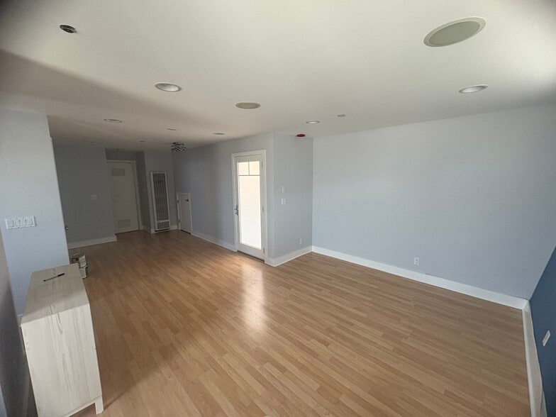 Living Area - 121 31st Pl