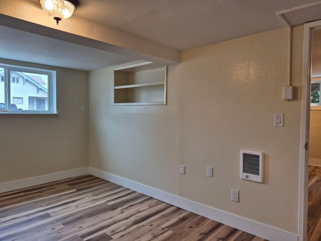 Building Photo - Cozy 1 bedroom close to Seattle Ferry and ...