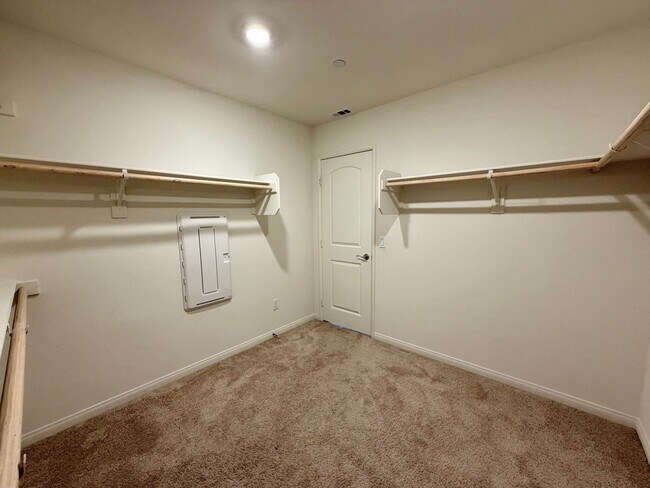 Building Photo - Solar Powered 4 Bedroom 3.5 Bath Sagewood Home with Private Casita & 3 Car Garage