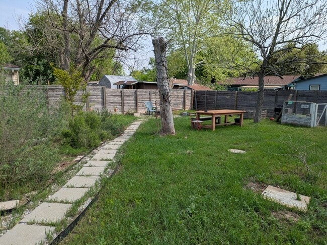 Building Photo - 4703 Oak Cliff Dr
