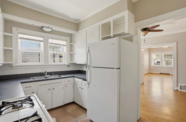 Building Photo - 916 S Webster St