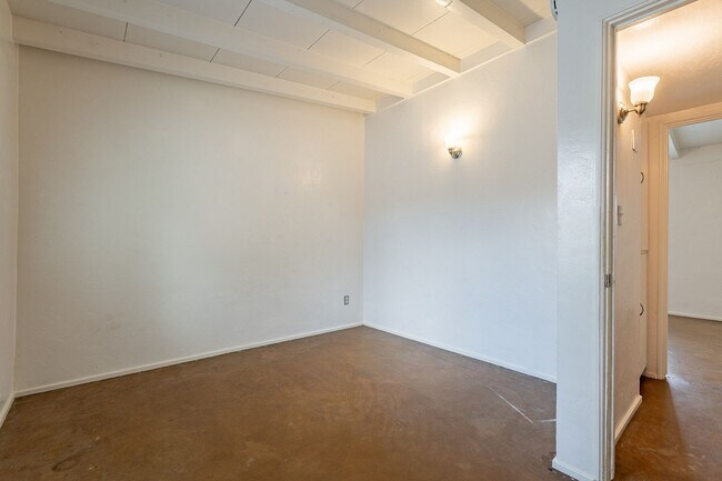 Building Photo - 428 N Norris Ave
