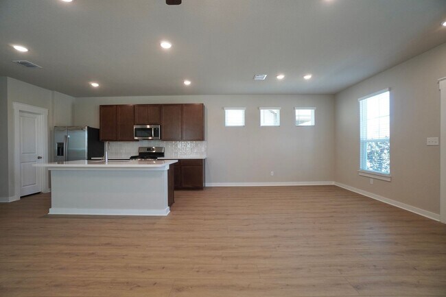 Building Photo - 136 Greinert Dr