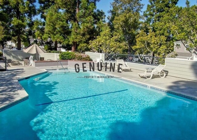 Building Photo - Spacious 2 Story 3Bd 2.5Ba Townhome