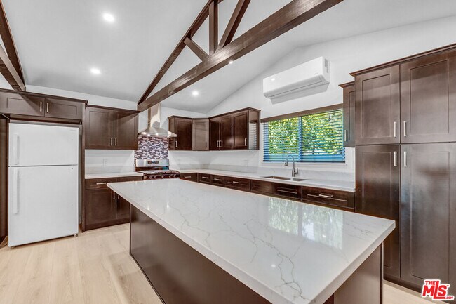 Building Photo - 9642 Tujunga Canyon Blvd