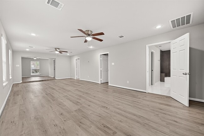 Building Photo - 7739 Antoine Dr