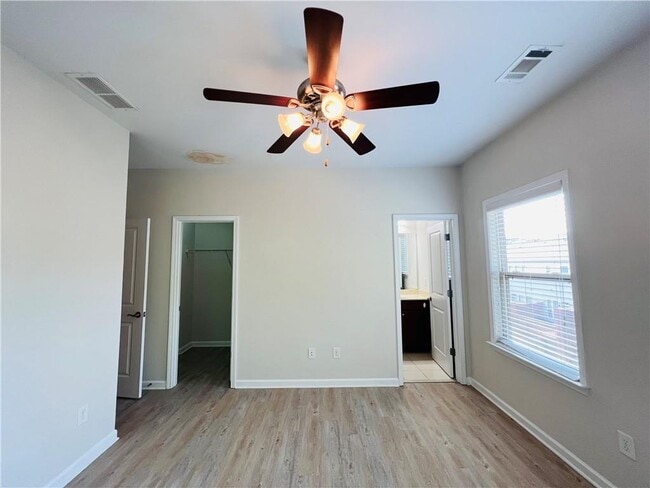 Building Photo - 2647 Portbury Place Northeast