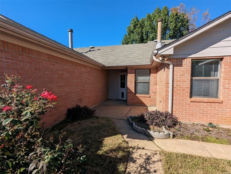 Building Photo - 6272 Bell Gables