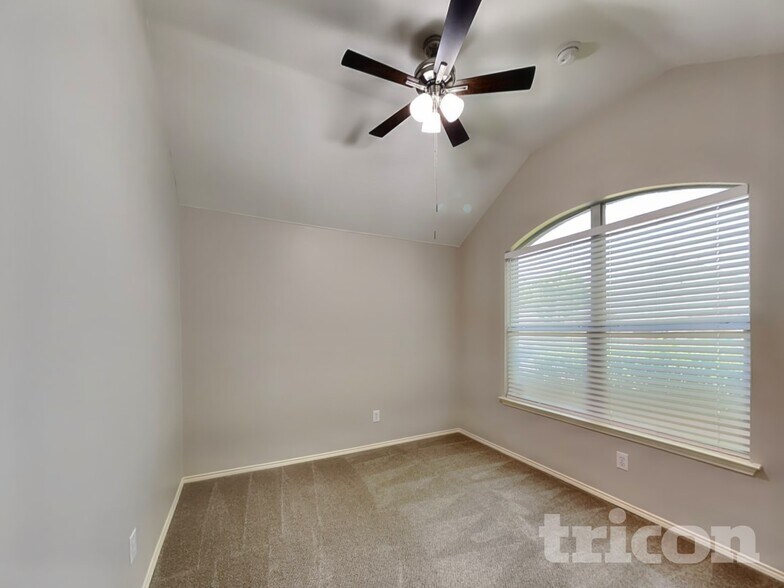 Building Photo - 6701 Fairglen Dr