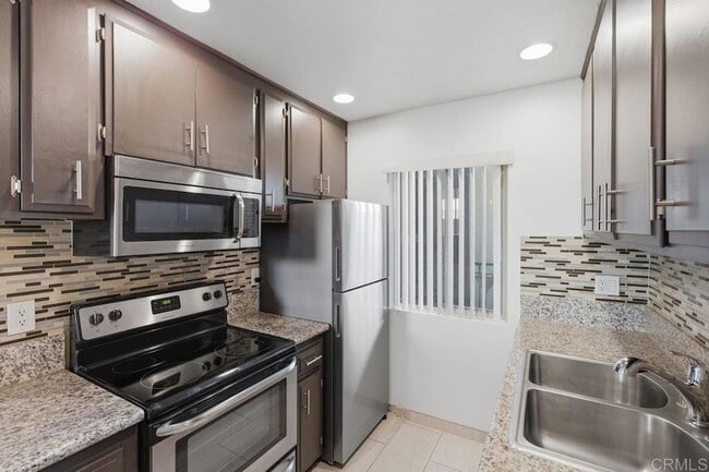 Building Photo - 2266 Grand Ave