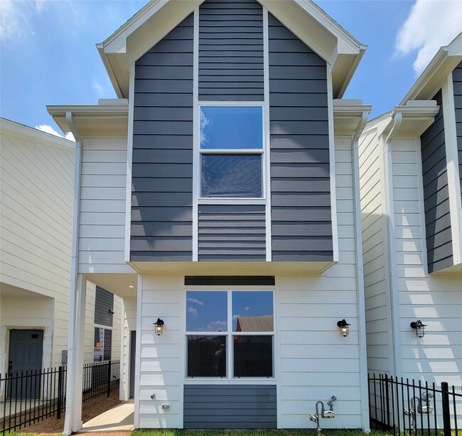 Primary Photo - 1542 W Tidwell Rd