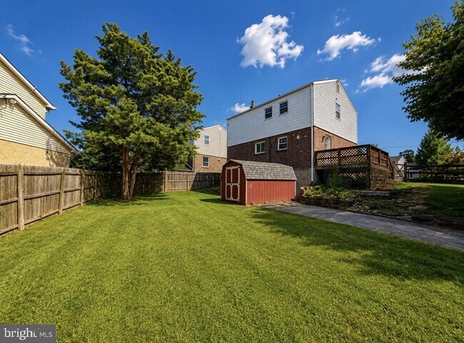 Building Photo - 256 W Beidler Rd