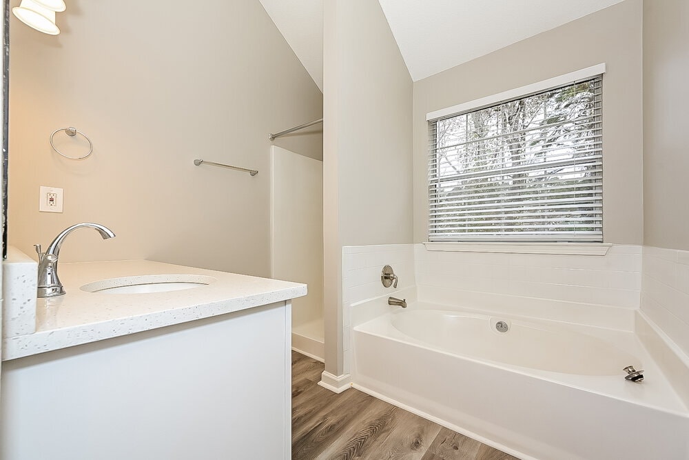 Building Photo - 5622 Glen Ridge Bend