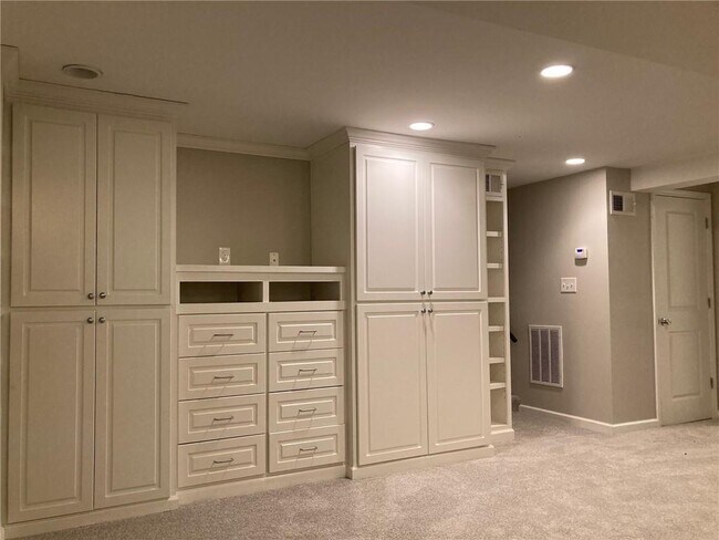 Building Photo - 49 Putnam Cir NE