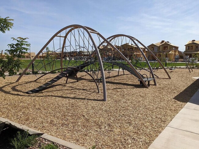 Building Photo - 2250 E Kelly Dr