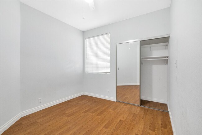 Building Photo - Great Single Story Summerlin Area Pool Home