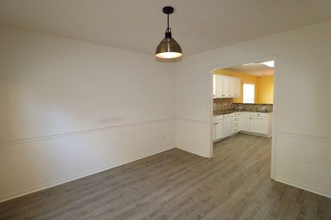 Building Photo - 128 Dover Dr