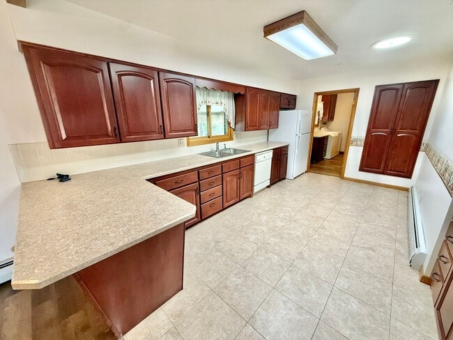 Building Photo - 4 Bedroom - 2 Bath Ranch Style Home with 2 car attached garage in Loveland, Colorado