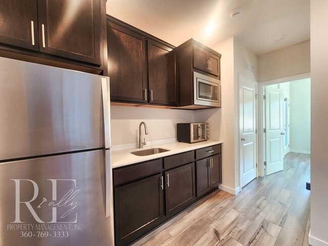 Building Photo - Modern ADU with Private Entrance, Natural ...