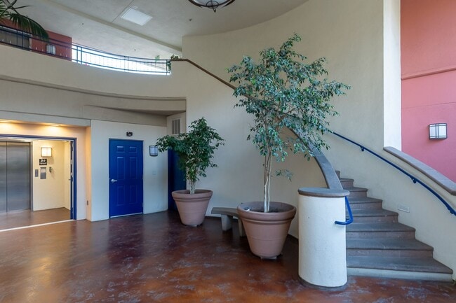 Building Photo - AMAZING 2/2 MARINA DISTRICT CONDO WITH 2 A...