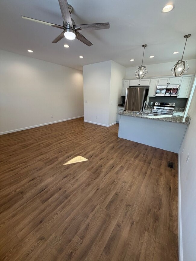 Building Photo - 3 Bedroom | 2 Bathroom | 1 Car Garage | Springfield MO!