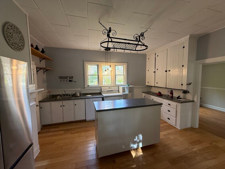 Building Photo - 21 Winter St