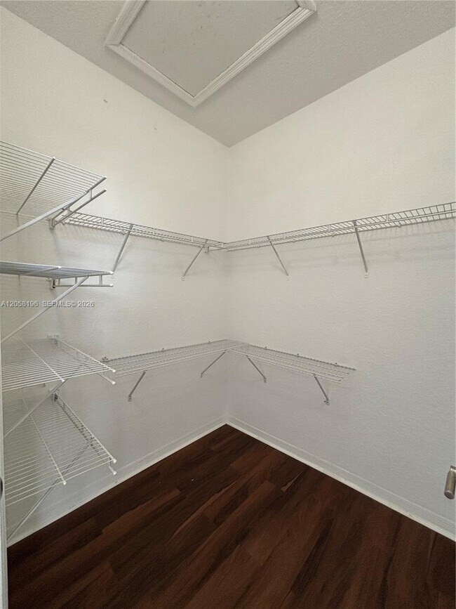 Building Photo - 4931 N Harbor Isles Dr