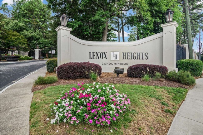 Building Photo - 3115 Pine Heights Dr NE