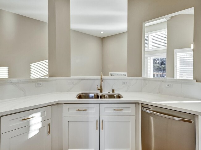 Building Photo - 1101 Rock Creek Way