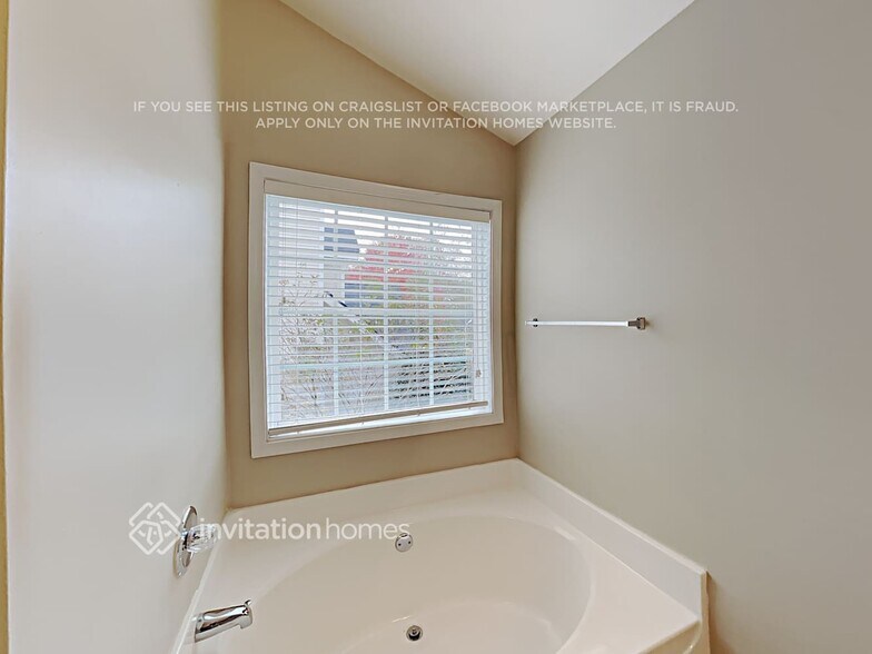 Building Photo - 6415 White Walnut Way