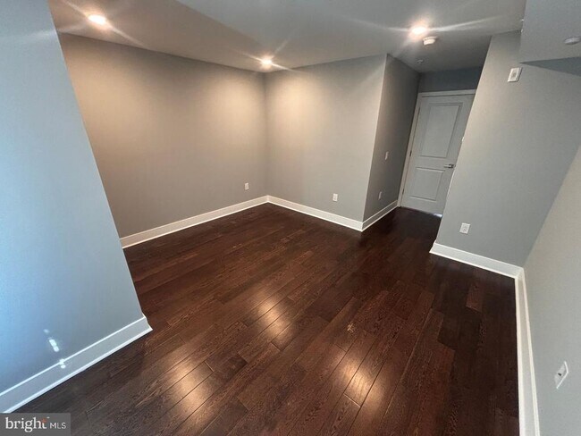 Building Photo - 3255 Ridge Ave